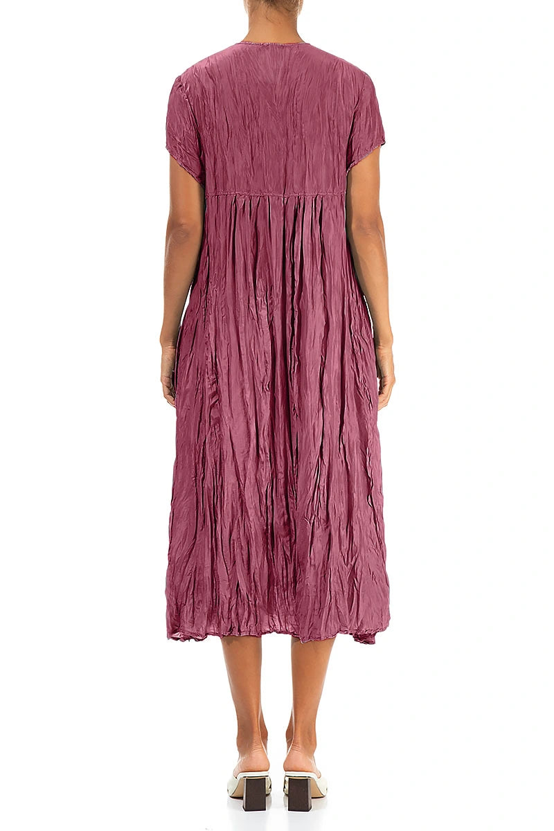 Robe romantique en pure soie froissée, ornée de rubis anciens