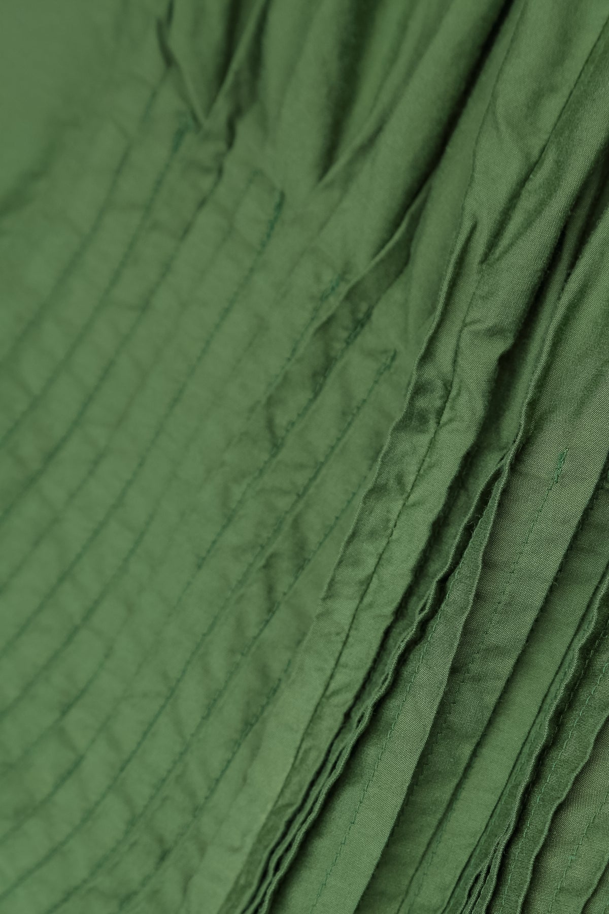 Robe romantique à plis nervurés en soie et Bambou vert trèfle