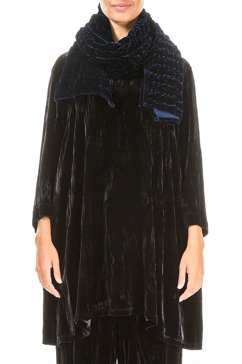 Königsblauer plissierter Seidensamtschal