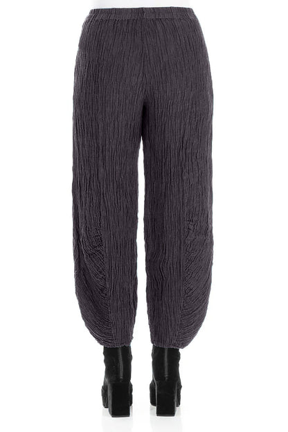 Pantalon en soie froissée bleu graphite à ourlet froncé