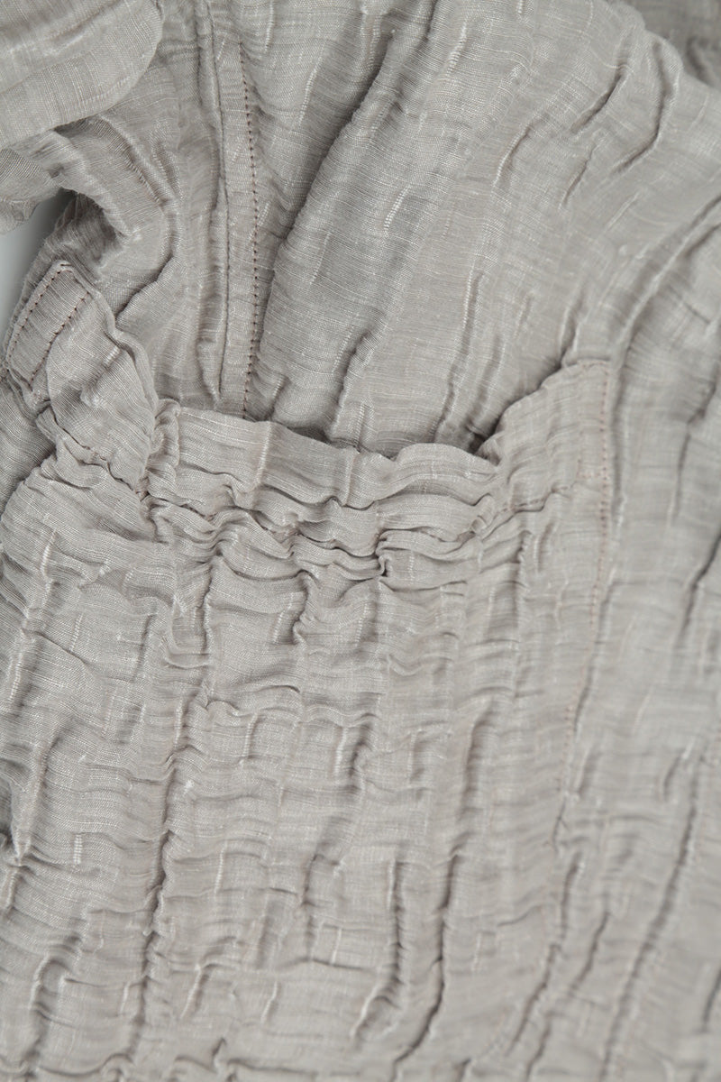 Kurze, knitterbeige Seidenjacke