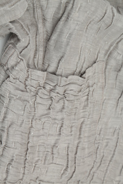 Kurze, knitterbeige Seidenjacke