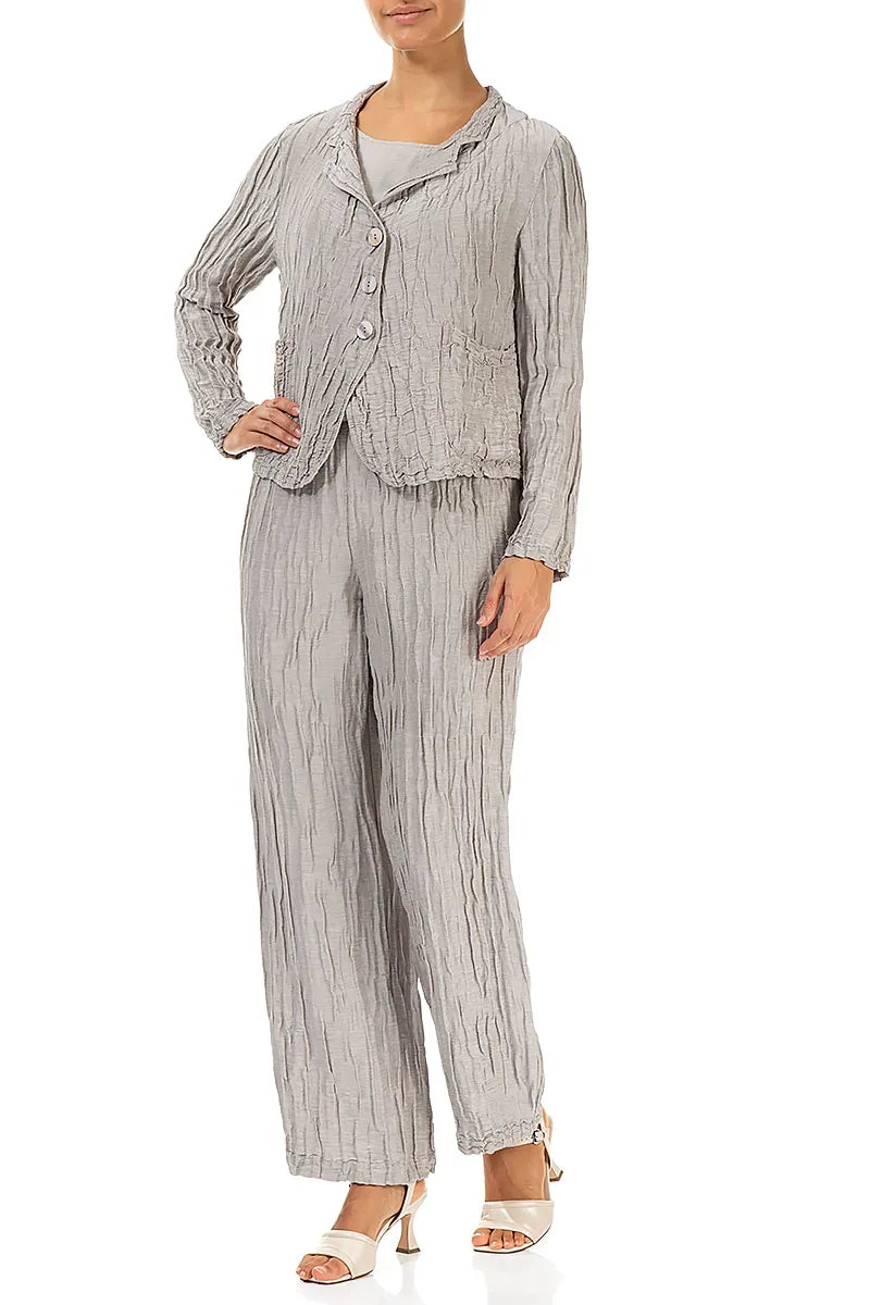 Kurze, knitterbeige Seidenjacke