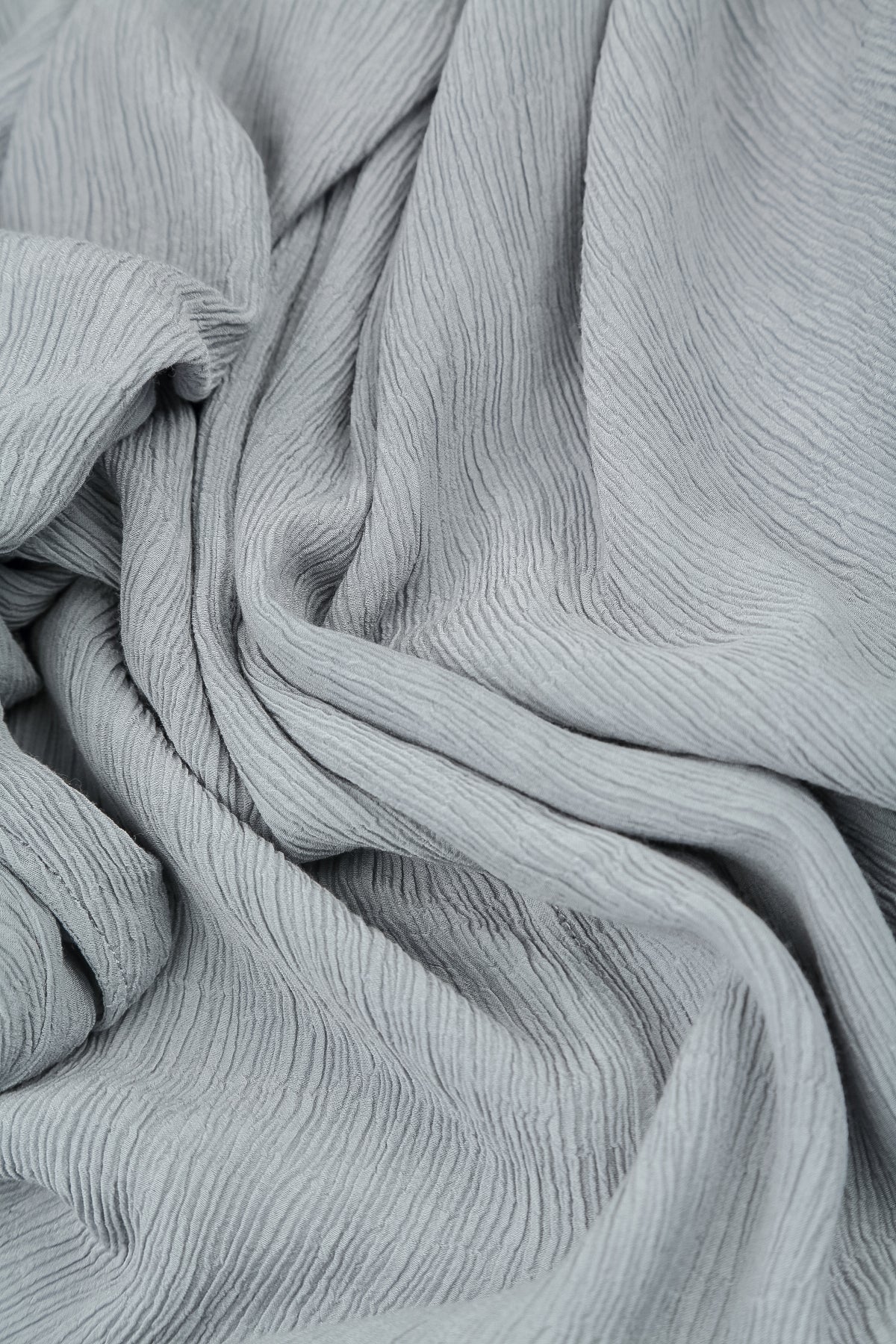 Robe courte évasée en soie et viscose gris argenté à manches courtes