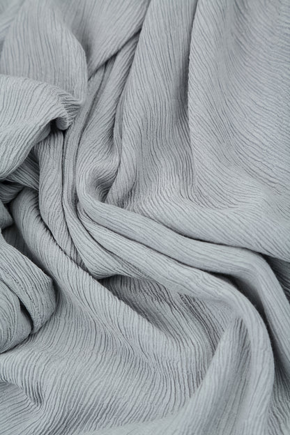 Robe courte évasée en soie et viscose gris argenté à manches courtes