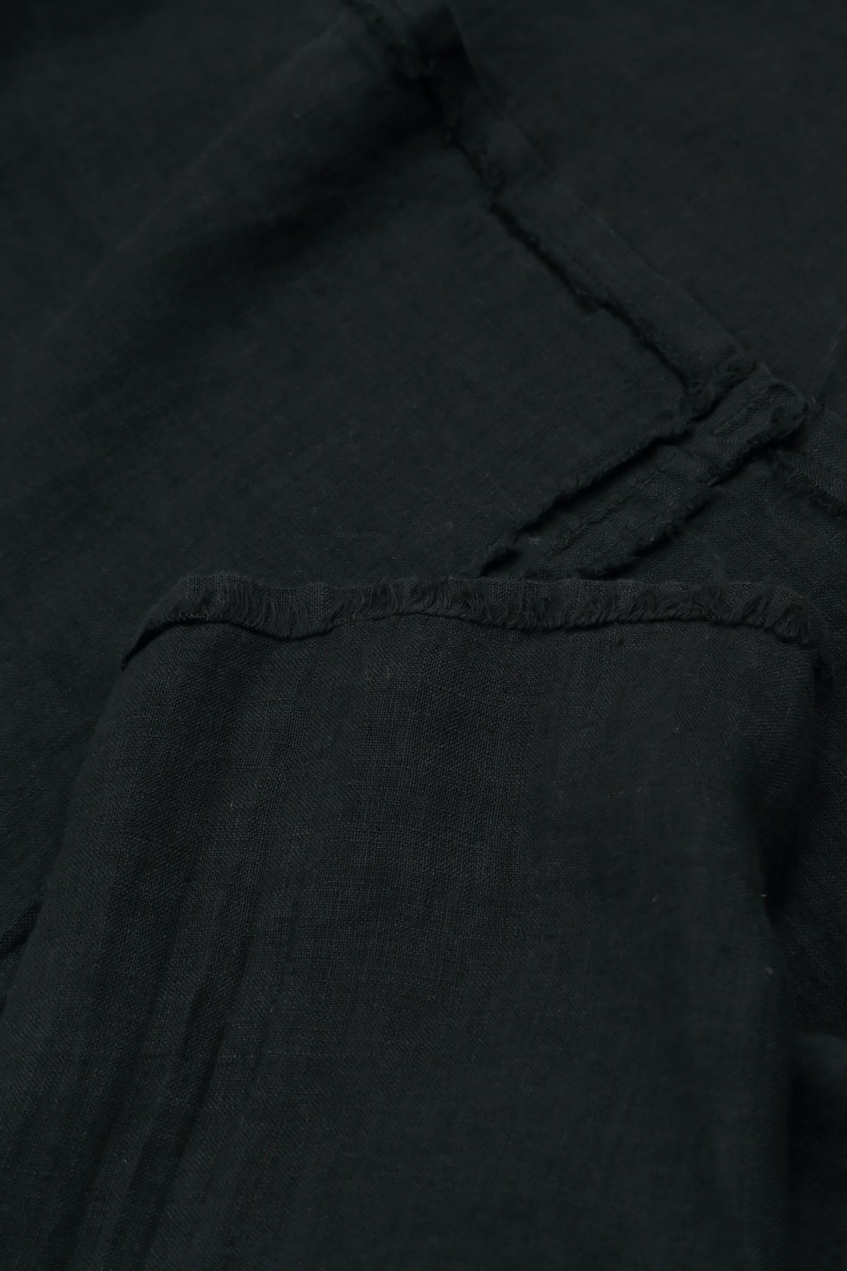 Robe noire en lin asymétrique sans manches