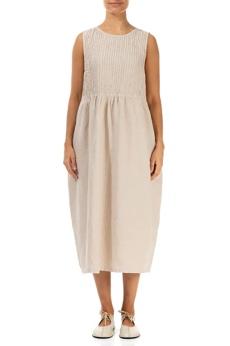 Robe en lin beige sans manches à pinces