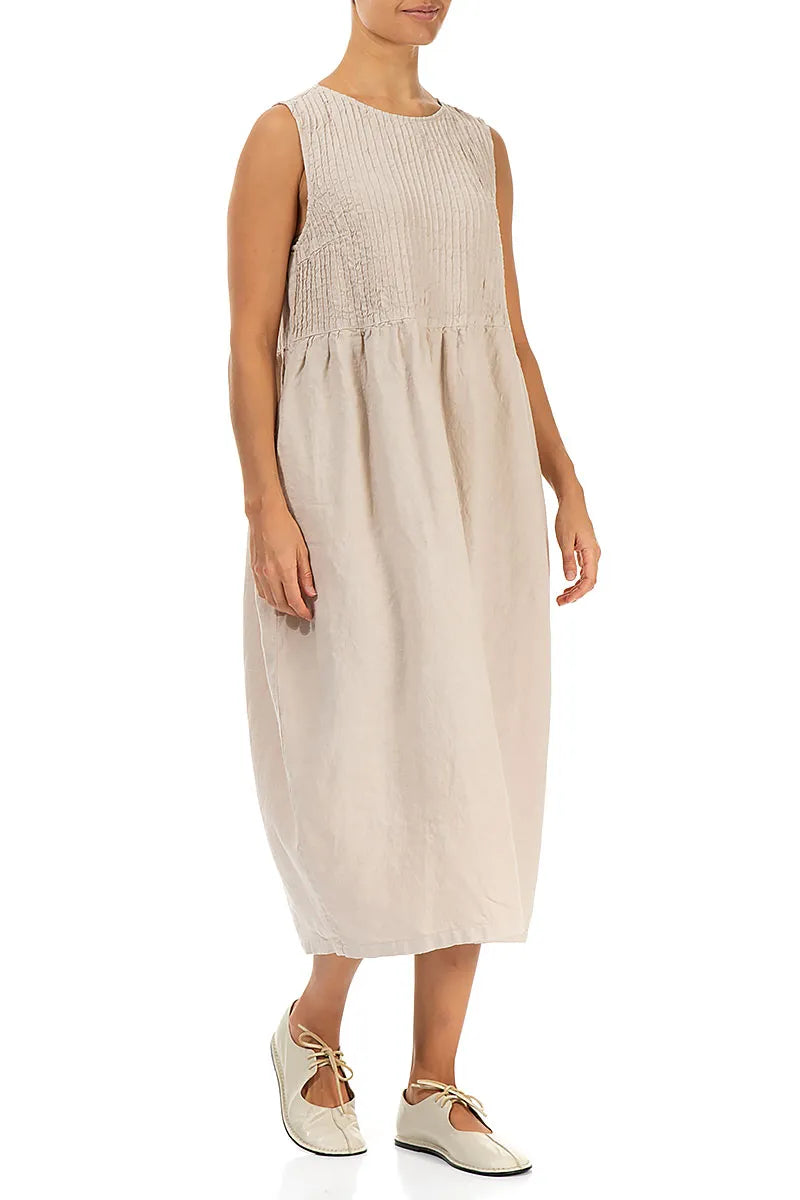 Robe en lin beige sans manches à pinces