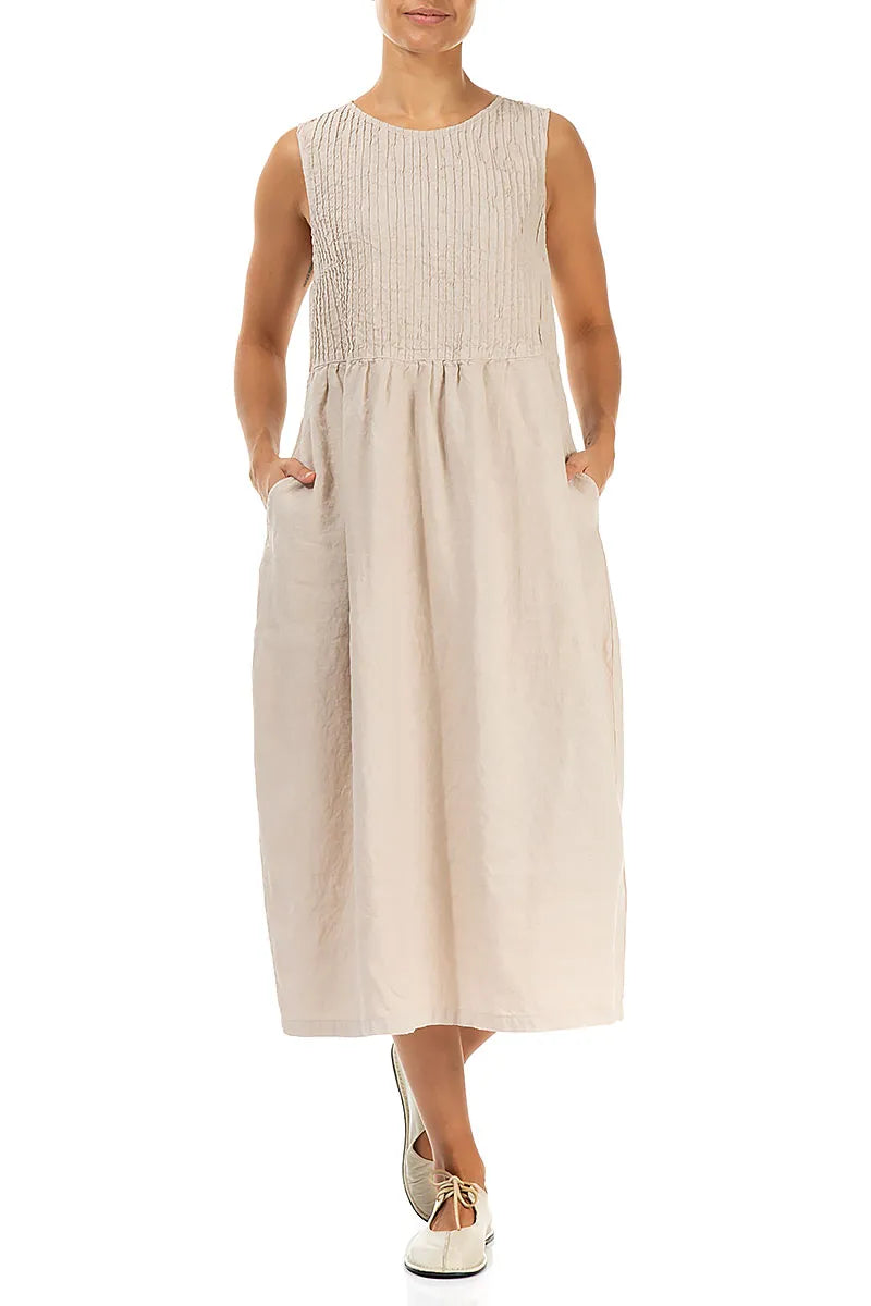 Robe en lin beige sans manches à pinces