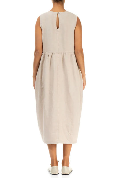 Robe en lin beige sans manches à pinces