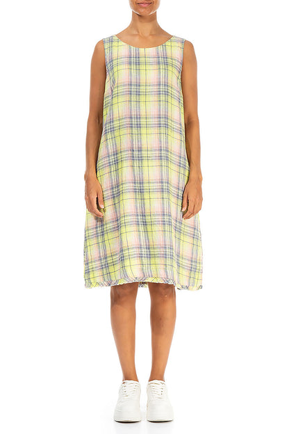Ärmelloses kariertes Leinenkleid in Limettengrün