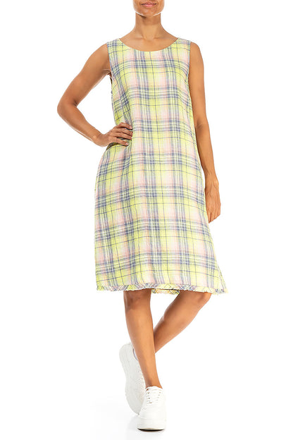 Ärmelloses kariertes Leinenkleid in Limettengrün
