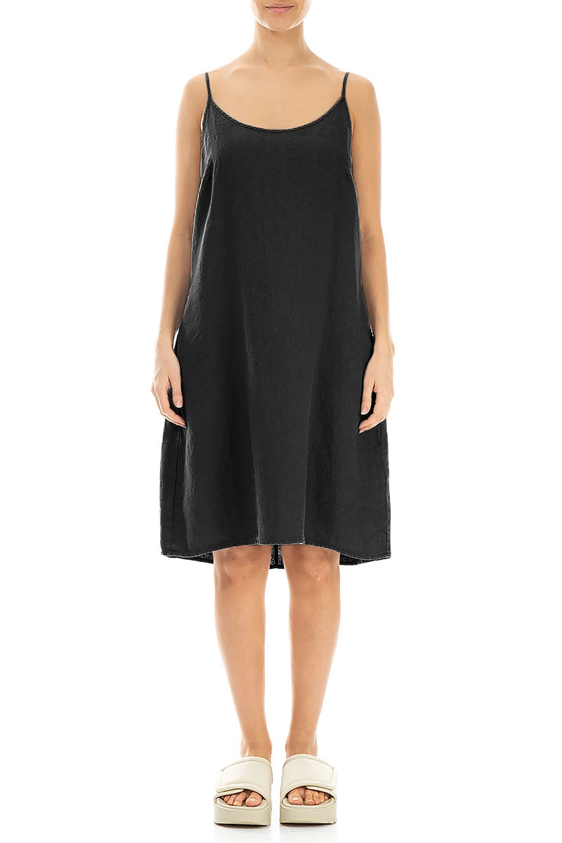 Robe noire en lin à fines bretelles