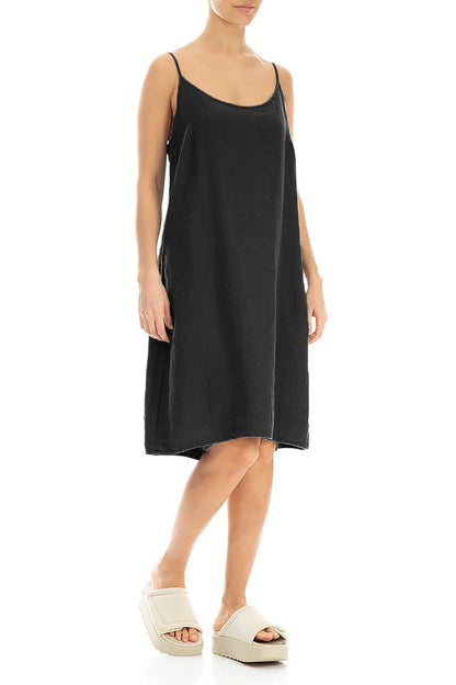 Robe noire en lin à fines bretelles
