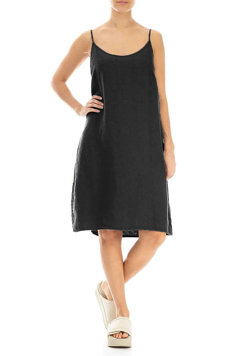 Robe noire en lin à fines bretelles