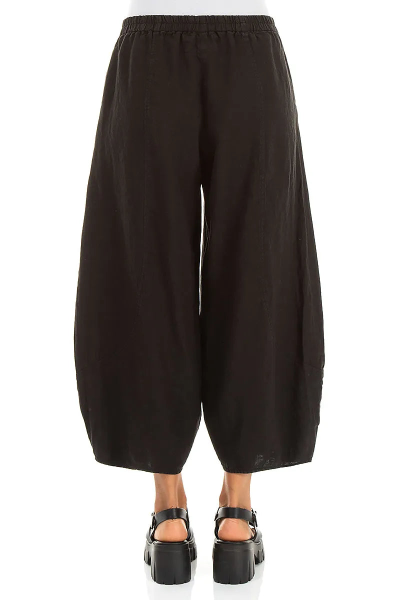 Kurze, weite Leinenhose in Schwarz mit schmal zulaufendem Bein