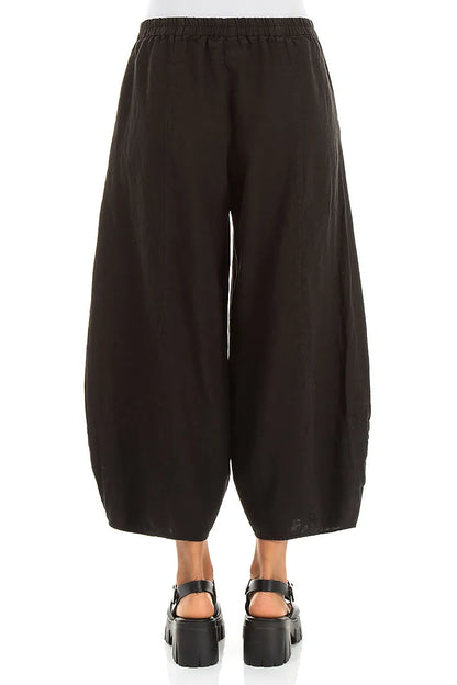 Kurze, weite Leinenhose in Schwarz mit schmal zulaufendem Bein