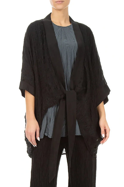 Bindegürtel-Jacke aus schwarzer, texturierter Seide