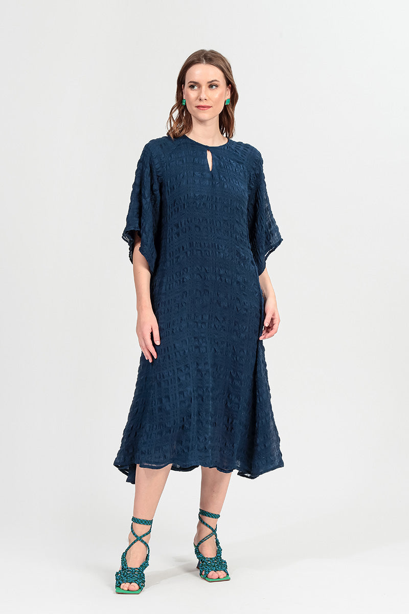 Stufenkleid aus kobaltblauer, heller Seide