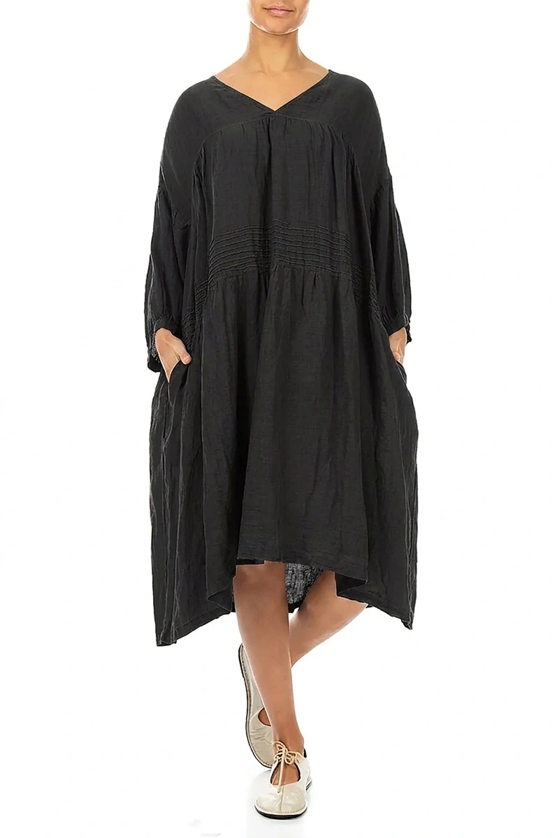 V-Ausschnitt schwarzes Pintuck-Leinenkleid