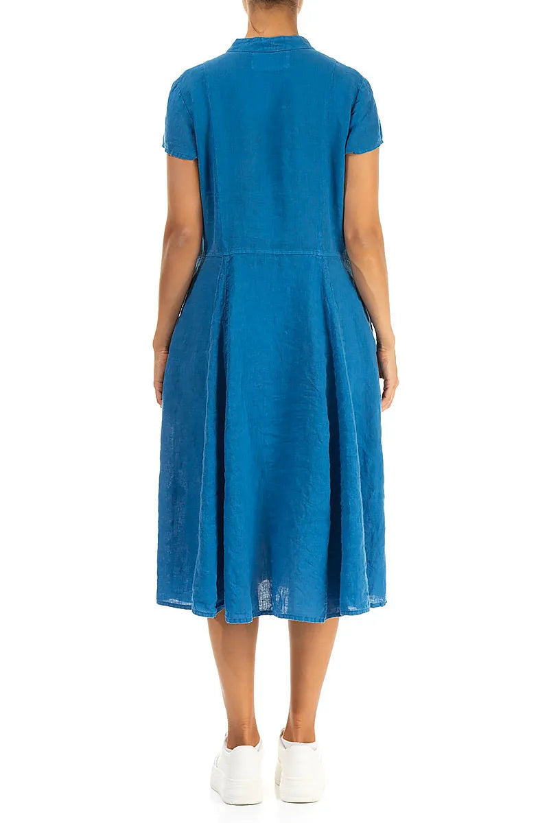 Robe trapèze en lin bleu cobalt avec boutonnage et col en V