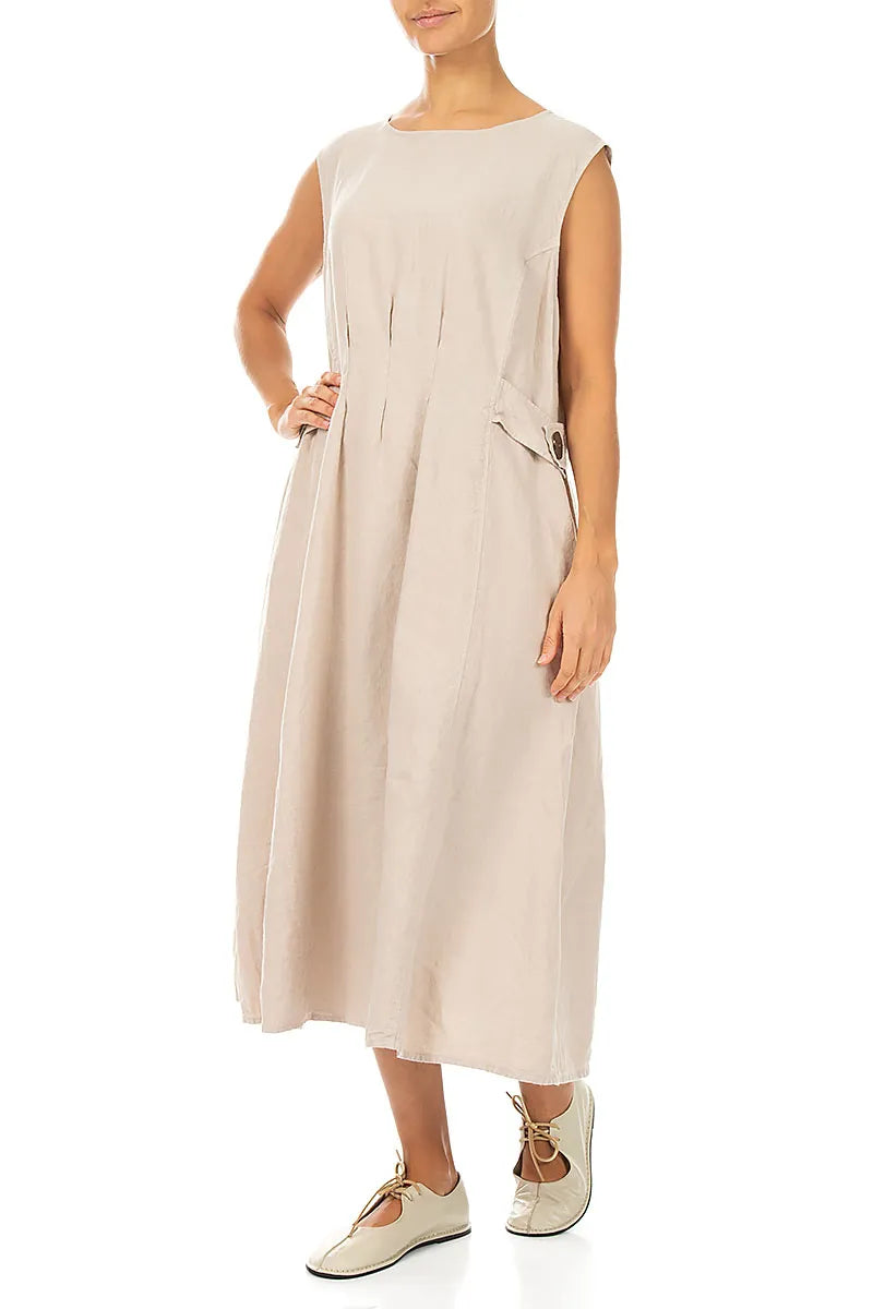 Tailliertes ärmelloses Leinenkleid in Beige
