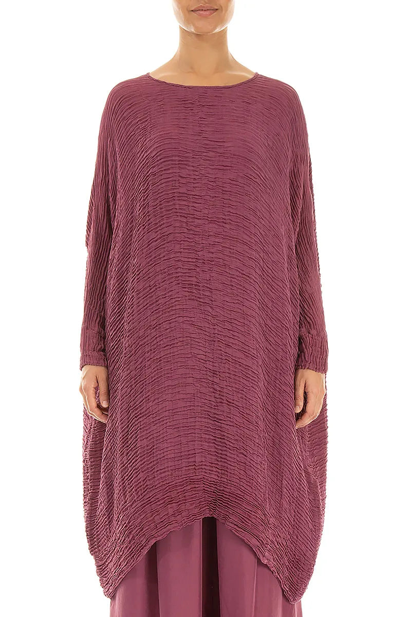 Weiter Kaftan aus antiker, plissierter Seide mit Rubinen