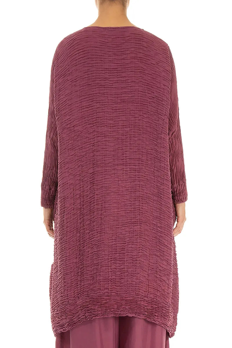 Weiter Kaftan aus antiker, plissierter Seide mit Rubinen