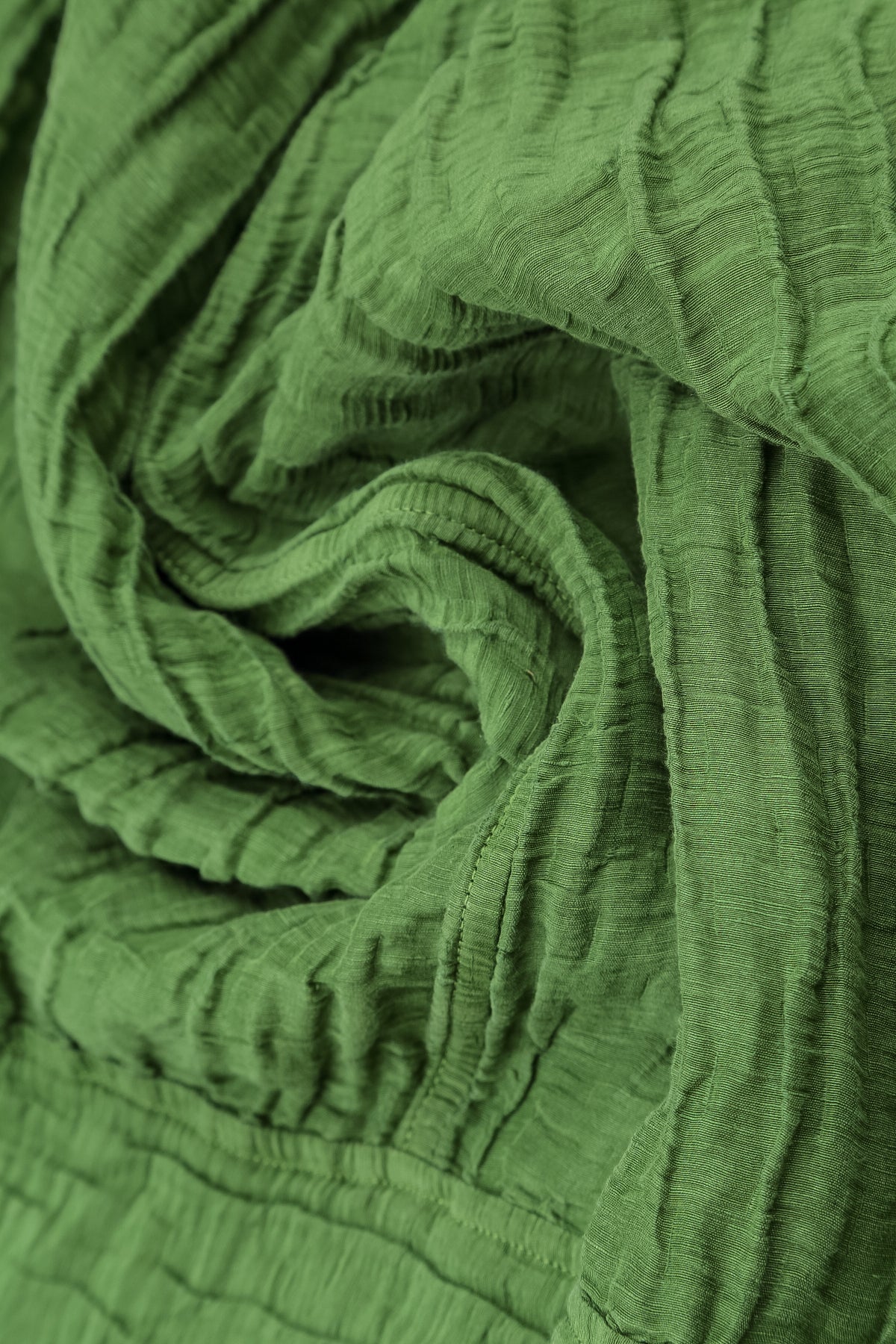 Pantalon larges raccourcis en soie et Lin Froissé vert trèfle