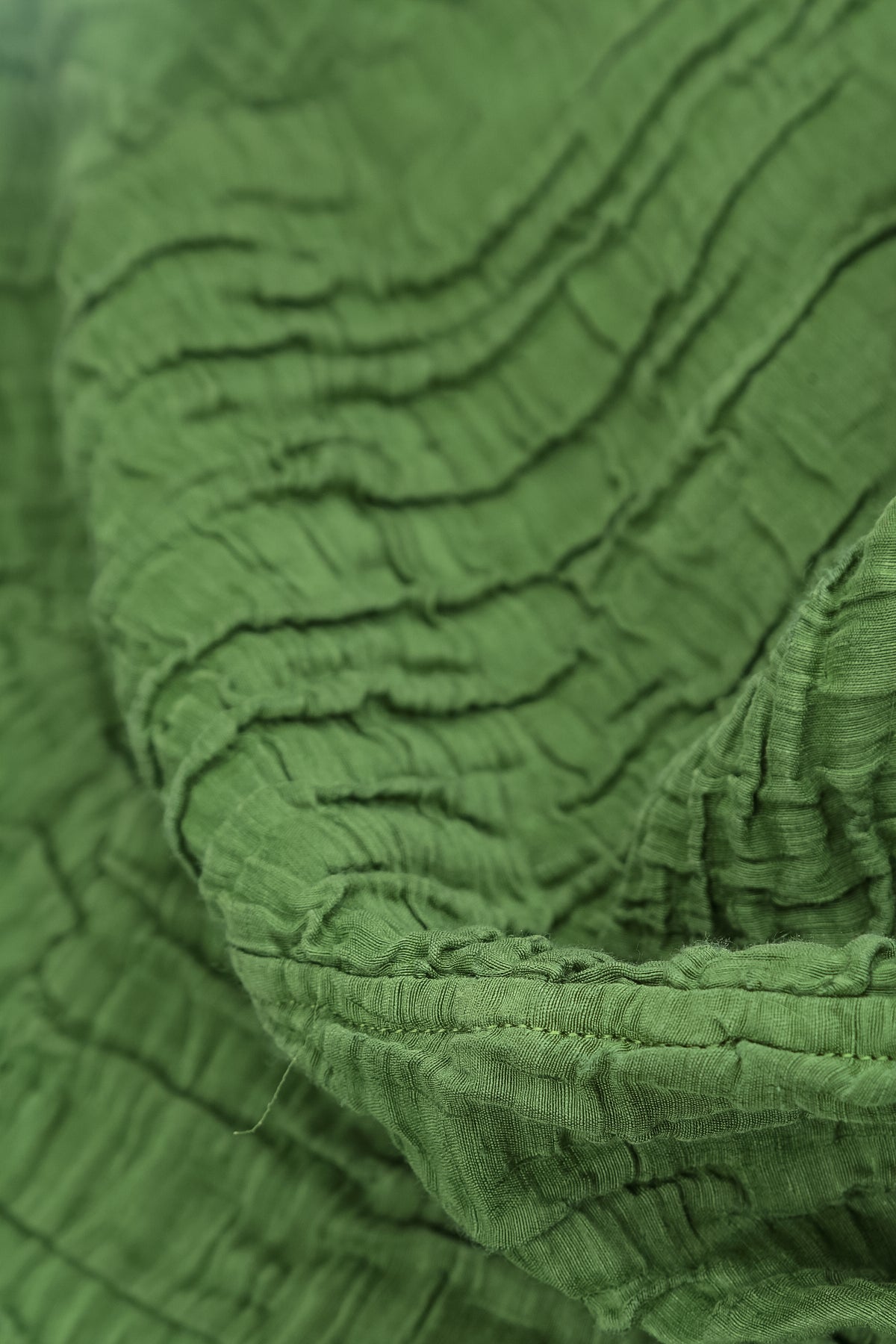 Pantalon larges raccourcis en soie et Lin Froissé vert trèfle