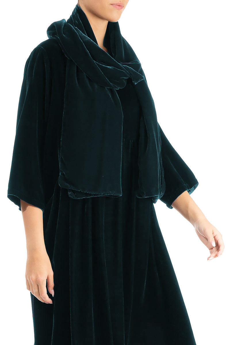 Breiter Seidensamtschal in Pfauenfarben